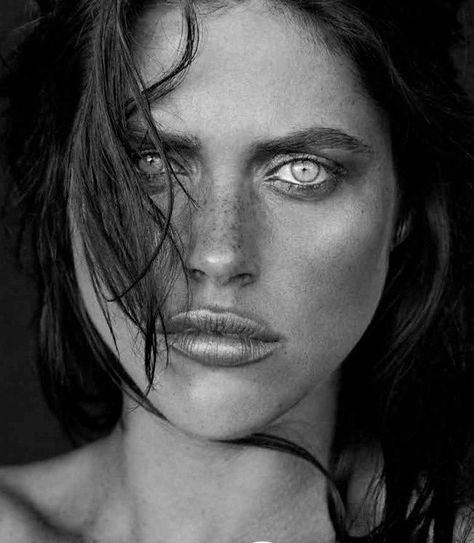 , Face References, Behind Blue Eyes, Stunning Eyes, Foto Art, Face Expressions, Black And White Portraits, Interesting Faces, Mail Art, White Photo