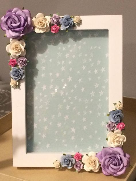 Gorgeous photo frame decorated with paper flowers 10x15cm Cadre Photo Diy, Photo Frame Crafts, Photo Frame Decoration, Flower Picture Frames, Picture Frame Crafts, Wedding Decor Photos, Birthday Photo Frame, Diy Photo Frames, Picture Frame Decor