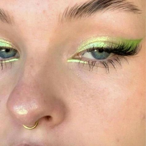 Tinkerbell Bun, Tinkerbell Hairstyle, Tinkerbell Makeup, Tinkerbell Outfit, Cleopatra Makeup, Peter And Wendy, Pixie Hollow, Witch Aesthetic, Disney Princesses