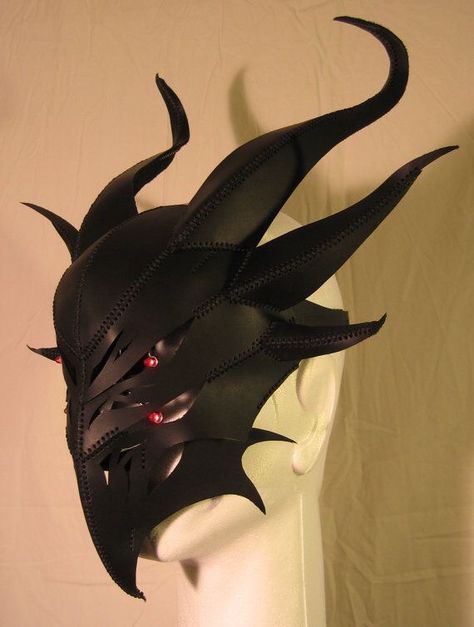 Dnd Outfits, Armadura Cosplay, Dragon Mask, Mask Designs, Leather Armor, Leather Mask, Cool Masks, Gothic Steampunk, Masks Art