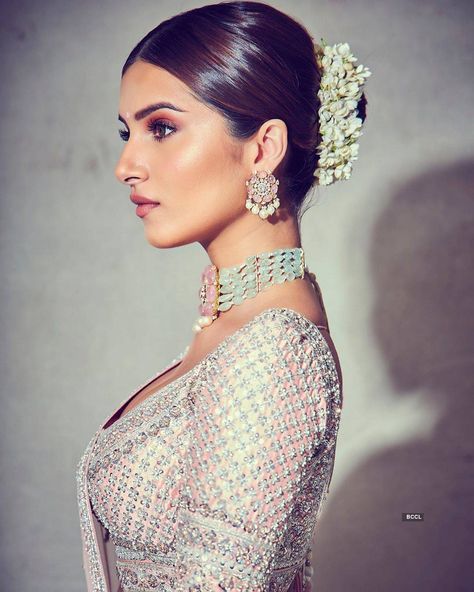 Side Braid With Bun, Indian Wedding Makeup, Tara Sutaria, Indian Wedding Lehenga, Bridal Bun, Low Bun Hairstyles, Easy Bun Hairstyles, Bridal Hair Buns, Braided Bun Hairstyles