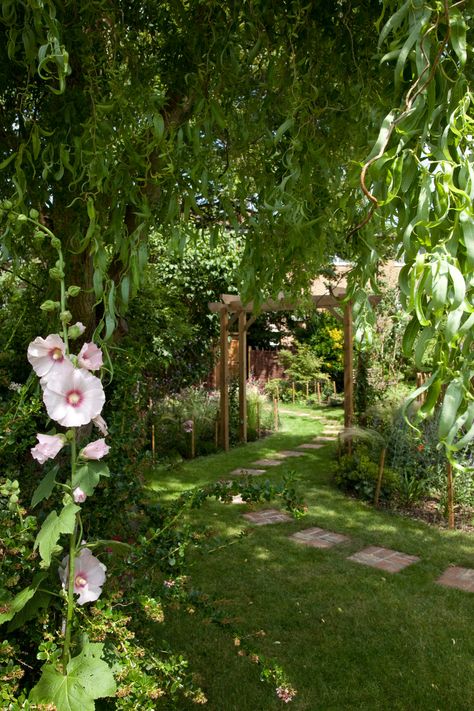 Long Narrow Garden Ideas Uk, Long Narrow Garden Ideas Layout, Long Narrow Garden Design Layout, Narrow Privacy Landscaping, Long Garden Ideas Layout, Long Narrow Garden Ideas, Garden Ideas Long Narrow, Small Narrow Garden Ideas, Narrow Garden Design