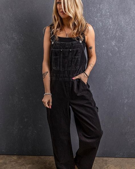 Unleash your inner fashionista with our latest must-have piece! 🖤 Elevate your style with the Black Adjustable Buckle Straps Multi Pocket Denim Overalls, a versatile and edgy addition to your wardrobe. Black Adjustable Buckle Straps Multi Pocket Denim Overalls Hit the link in our bio to shop now! 🛍️ Shoulder Girdle, Black Denim Overalls, Black Overalls, Maxi Dress Formal, Style Noir, Long Black Dress, Denim Overalls, Denim Jumpsuit, Denim Top