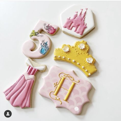 Sleeping Beauty Birthday Party, Someday My Prince Will Come, Sleeping Beauty Party, Princess Cookies, Disney Princess Birthday Party, Princess Theme Birthday, Disney Birthday Cakes, Princess Theme Birthday Party, Disney Cookies