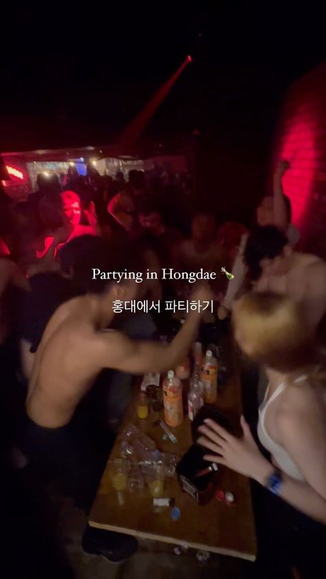 Partying in 홍대 is a different kind of experience 🎉 #partlife #hongdae #hongdaeclub #club #클럽 #홍대클럽 #foreignerinkorea #lifeinseoul🇰🇷 | Instagram Seoul Party Night, South Korea Clubbing, Korean Club Night, Hongdae Club, Seoul Club, Life In Korea, Korean Vibes, Seoul Night, Korea Trip