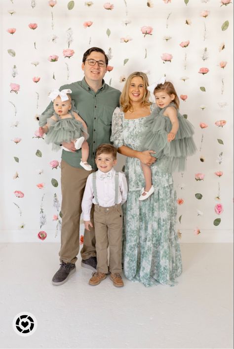 Easter Outfit Ideas Family, Yellow Easter Outfit Family, Neutral Easter Outfit, Neutral Easter Family Outfits, Boys Easter Outfit Ideas, Matching Easter Outfits Families, Men Easter Outfit, Easter Couple Outfits, Easter Outfit 2024