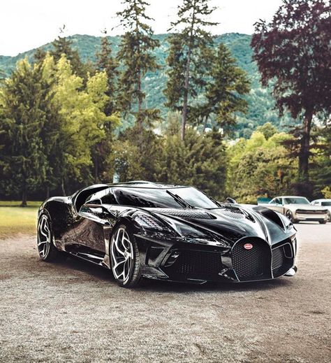 Bugatti La Voiture Noire Xe Bugatti, Image Moto, Car Backgrounds, Top Luxury Cars, Pagani Zonda, Lamborghini Veneno, Pagani Huayra, Bugatti Cars, Hyundai Veloster