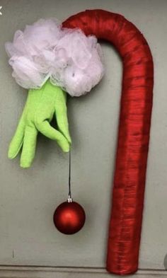 Grinch Decorations, Grinch Christmas Party, Whoville Christmas, Grinch Christmas Tree, Grinch Christmas Decorations, Easy Christmas Decorations, Christmas Decorations Diy Outdoor, Diy Christmas Decorations Easy, Decorations Table