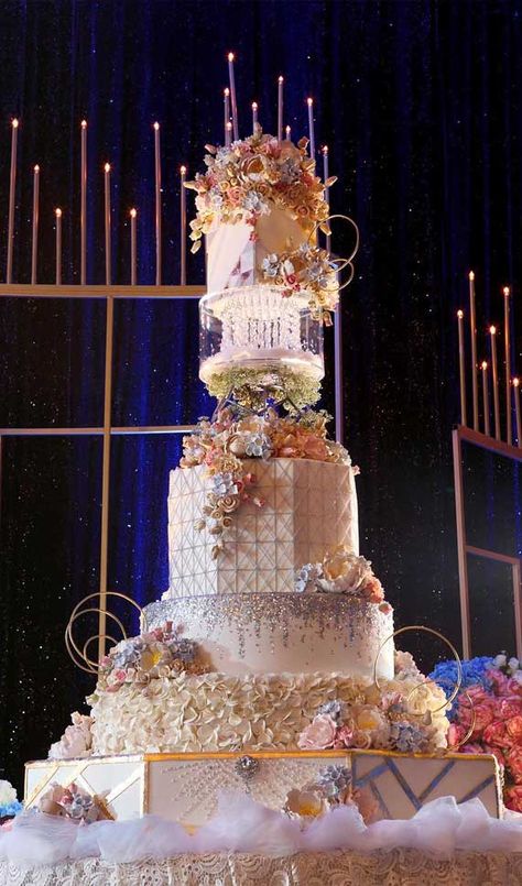 Just like bridal dresses, wedding cakes can also be trendy or obsolete. A traditional wedding cake is usually a white vanilla cake in towering... Luxury Wedding Cake Unique, White Vanilla Cake, Huge Wedding Cakes, Castle Wedding Cake, Wedding Cake Trends, Huge Cake, Extravagant Wedding Cakes, Royal Cakes, Wedding Cake Display