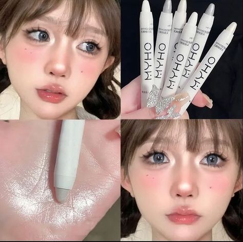 white Highlighter Eyeshadow stick….. *DM for more info • • • ##trending #trendingreels #instagood #MakeupcasewithLED #Makeupstoragesolution #Makeupkit #Makeuporganizer #trendingproducts #viralproducts #Makeupcase #Makeupcasemurah #affordablefashionitems Sliver Eyeshadow, Silver Eyeshadow Looks, Brighten Eyes, Makeup Storage Solutions, Silver Eyeshadow, Eyes Game, Eye Makeup Tools, Glitter Eye Makeup, Eyeshadow Stick