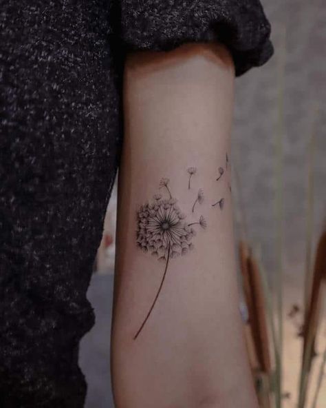 The Cutest Flower Tattoo Designs 6 Delicate Memorial Tattoo, Summer Meaning, Cute Tattoo Design, Daughters Tattoo, Dandelion Tattoo Design, Funny Tattoo, Common Tattoos, Mandala Hand Tattoos, Saved Tattoo