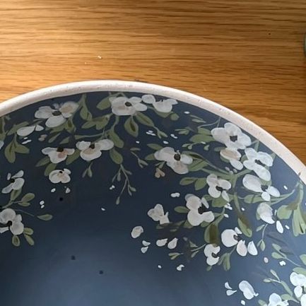 Kelly Ventura on Instagram: "Painting ceramics has become such a therapeutic exercise for me…deep breaths . . . . . #ceramics #pottery #paintedceramics #oneofakind #tableware #tabletop #servingbowl #floral #flowers #artistprocess #serveware #handpainted #interiordesign #interiors #kellyventuradesign" Flowers On Pottery, Underglaze Painting, Ventura Design, Kelly Ventura, Painting Ceramics, Diy Pottery Painting, Instagram Painting, Deep Breaths, Diy Pottery