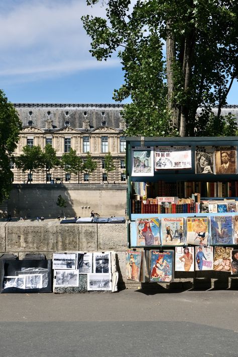 Live In Paris, Shopping Paris Aesthetic, Paris Living, Living In Paris Life, Paris Gallery, Shopping In Paris Aesthetic, Pairs Aesthetic, Life In Paris, Paris Shops