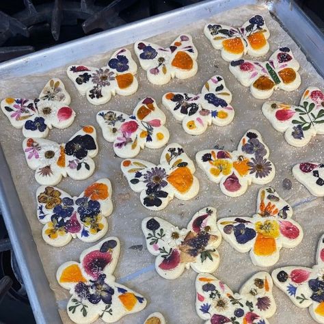 We love our beautiful pollinator friends and are excited to celebrate them with these cute cookies. Each butterfly shaped cookie is uniquely designed with handpicked edible flowers and herbs pressed into vanilla shortbread. Flowers are sourced from Loria's organic garden in Los Angeles and/or local farms in California. Cookies stay fresh for up to 3 weeks. Cookies are 2.5" in diameter and about 1/3" in height. INGREDIENTS: All ingredients are of the highest quality: organic flour, butter, organi Pressed Flower Cookies, California Cookies, Flower Shortbread Cookies, Vanilla Shortbread, Edible Flowers Recipes, Organic Eggs, Organic Garden, Flower Food, Cane Sugar