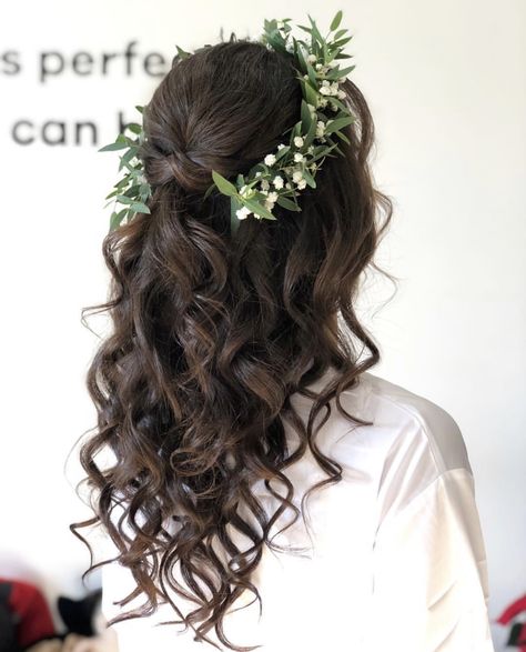 bride hair with greenery crown Bride Wreath Hair, Wedding Hairstyles With Greenery, Bridesmaid Hair With Flower Crown, Flower Crown Half Up Half Down, Flower Crown Hairstyle Half Up, Long Hair With Flower Crown, Bridal Hair With Flower Crown, Long Curly Wedding Hair, Curled Wedding Hair