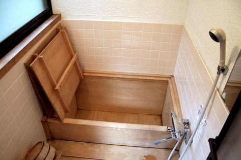 Japanese Soaking Tub Shower Combo, Small Soaking Tub, Japanese Bathroom Ideas, Soaking Tub Shower Combo, Japanese Bathtub, Deep Tub, Japanese Bathroom, Soaking Tubs, Outdoor Bathtub