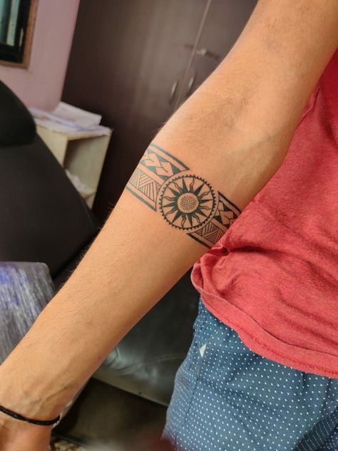 Samoan Tattoo Designs, Chinese Tattoo Designs, Arm Cuff Tattoo, Maori Tattoo Frau, Tattoo For Man, Ankle Band Tattoo, Bracelet Tattoo For Man, Wrist Band Tattoo, Bracelet Tattoos