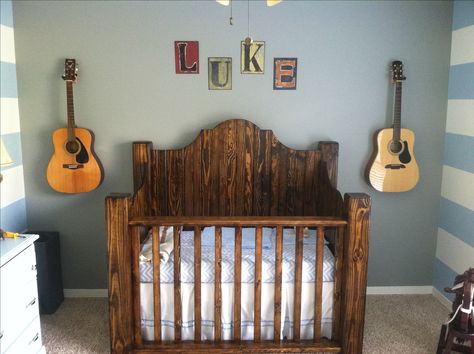 Rustic crib. Rustic Nursery Furniture, Rustic Baby Cribs, Hunting Bedroom, Rustic Baby Rooms, Baby Cribs For Twins, Rustic Baby Boy Nursery, Rustic Crib, Best Baby Cribs, Baby Beds