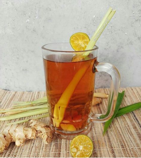 Wedang Teh,jahe +sereh  hangat menyehatkan. Wedang Jahe Aesthetic, Teh Anget, Wedang Jahe, Mule Mugs, Buka Puasa, Floral Tea, Coffee Cafe, Food Illustrations, Winter Season