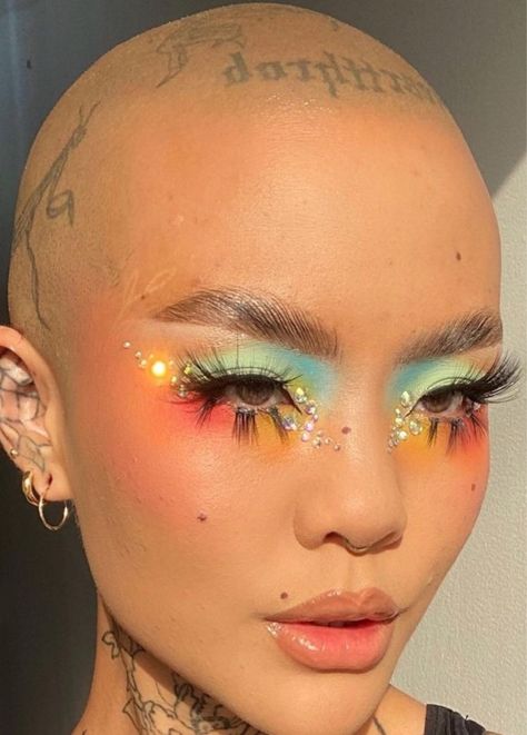 Image about beauty in the face as a canvas by one-less Cool Everyday Makeup, Ombre Makeup Looks Eyes, Experimental Eye Makeup, Experimental Makeup Looks, Server Makeup Looks, Colorful Under Eye Makeup, Rose Inspired Makeup, Colorful Glam Makeup, Drag Queen Aesthetic