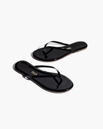 A glossy spin on our iconic style. Handcrafted from soft Brazilian leather in a classic flip flop silhouette. From work to dinner plans, we added a cushioned insole and a rubber outsole for all-day comfort. Black Flip Flops Outfit, 2024 Shoes, Shoes Board, Flip Flops Women, Cute Flip Flops, Hot Season, Dinner Plans, Black Flip Flops, Iconic Style