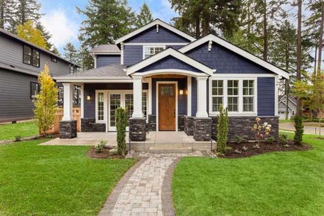 On the hunt for exterior house paint colors that go well together? Ahead, find house color schemes that highlight your home's best features. Doors Colors, Exterior Paint Color Combinations, Exterior Paint Schemes, Color Combinations Home, Exterior House Colors Combinations, Color Combinations Paint, Door Colors, Exterior House Color, Celestial Blue