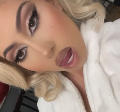 Kail Uchis Makeup, Kali Uchis Makeup Moonlight, Kali Uchis Blonde Hair, Kali Uchis Face, Kali Uchis Inspired Makeup, Kali Uchis Eye Makeup, Kali Uchis Makeup Look, Kali Uchis Makeup, Bombshell Makeup