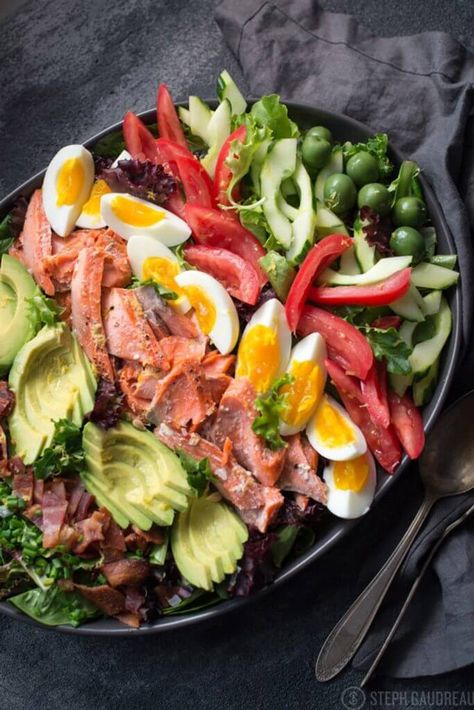 Salmon Cobb Salad is a twist on this American classic made with wild-caught salmon and a vibrant combination of veggies and toppings. | StupidEasyPaleo.com Salad Ideas For Dinner, Protein Packed Salads, Salmon Cobb Salad, Paleo Salmon Recipe, Dinner Protein, Paleo Salmon, Cobb Salad Recipe, Eating Bird Food, Ideas For Dinner