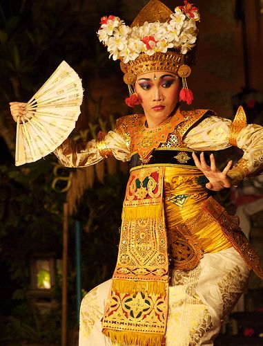 bali dance Voyage Bali, Bali Lombok, Bali Hai, World Dance, Bali Island, Indonesian Girls, Traditional Dance, Folk Costume, World Cultures