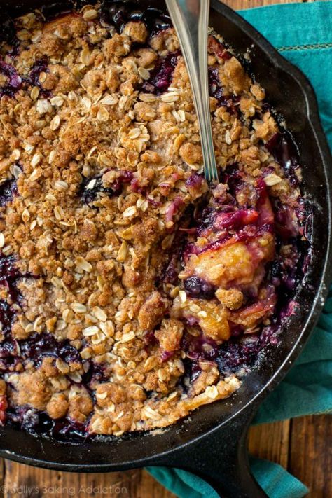 Peach Blueberry Crisp, Blueberry Crumble Pie, Peach Crisp Recipe, Sallys Baking, Blueberry Crisp, Savory Pumpkin Recipes, Peach Blueberry, Peach Crisp, Pie Crumble