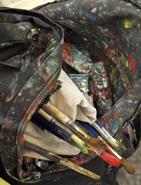 An artist's bag with his brushes and tubes of paint at the corner of rue Aubry le Boucher and rue Saint-Martin Winn Dixie, Kidcore Aesthetic, Pastel Palette, Rustic White, Color Stories, State Art, Art Supplies, Print Patterns, Paint