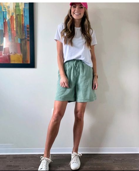 Long Cotton Shorts Outfits, Knee Length Shorts Outfit, Knee Length Shorts Outfits, Cotton Shorts Outfit, Shorts Outfits, Shorts Outfit, Knee Length Shorts, Closet Inspiration, Fashion Clothes