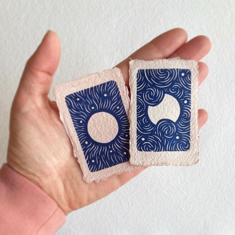 Linocut Business Card, Mini Lino Print, Block Print Cards, Lino Stamp Ideas, Lino Print Cards, Simple Lino Print Ideas, Easy Lino Print Ideas, Lino Print Ideas Simple, Pattern Linocut