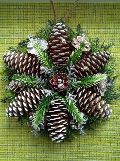 Cone Christmas Decorations, Living Room Neutral, Unusual Christmas Decorations, Pine Cone Christmas Decorations, Neutral Holiday Decor, Pinecone Crafts Christmas, Pine Cone Christmas, Cozy Christmas Living Room, Room Neutral