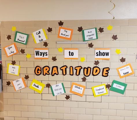 Gratitude Door Decorations Classroom, Cute Simple Bulletin Boards, Ways To Show Gratitude Bulletin Board, Gratitude Board Classroom, Generosity Bulletin Board Ideas, Gratitude Bulletin Boards For School, Grateful Bulletin Board Ideas, Grateful Bulletin Board, Respiratory Quotes