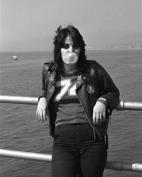 Joan Jett 70s, Cherie Currie, Lita Ford, Short Grunge Hair, Women Of Rock, Mazzy Star, Santa Monica Pier, Riot Grrrl