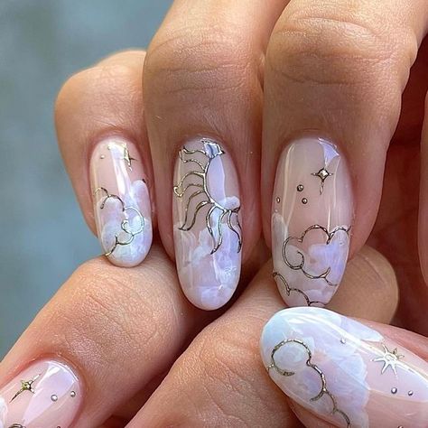 Winter Nails Pastel, China Pattern Nails, Travel Nails Designs, Fairytale Nails, Nails November, Subtle Nail Art, December Nails, Subtle Nails, Fancy Nails Designs