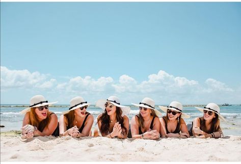 Beach Party Photoshoot, Beach Group Photo Ideas, Group Beach Pictures Friends, Bali Experience, Bachelorette Photoshoot, Bachelorette Beach Weekend, Beach Photos Friends, Bachelorette Party Photo, Bachelorette Pool Party