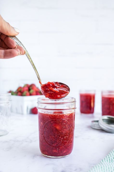 Easy strawberry freezer jam recipe! All the steps you need to know how to make homemade freezer jam including low sugar and sugar free options! Small Batch Strawberry Jam, Blueberry Lemon Jam, Small Batch Jam, Mixed Berry Jam, Strawberry Freezer Jam, Easy Jam, Freezer Jam Recipes, Small Batch Baking, Strawberry Jam Recipe