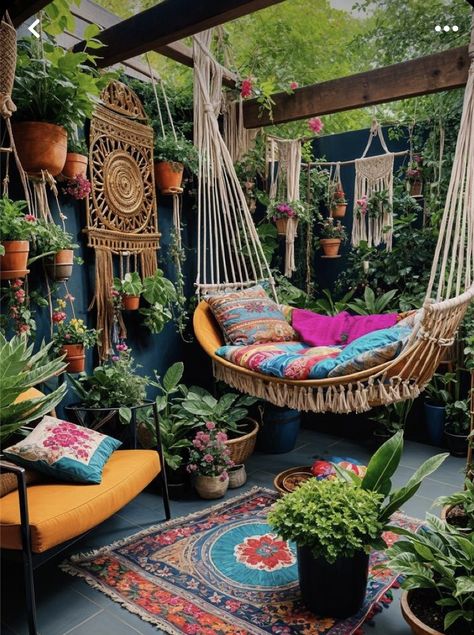 Small Courtyard Decorating Ideas, Urban Yard Ideas Small Spaces, Awkward Garden Space, Maximalist Outdoor Space, Small Garden Nook Ideas, Bohemian Garden Diy, Small Yard Patio Ideas, Small Outside Patio Ideas, Cozy Patio Ideas Small Spaces