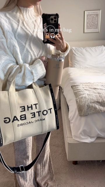 The Tote Bag Outfit, Elaina Michelle, School Trip Packing, Tote Bag Outfit, Everyday Bag Essentials, Goyard Tote, Casual Outfits For Teens, Bag Obsession, Marc Jacobs Tote