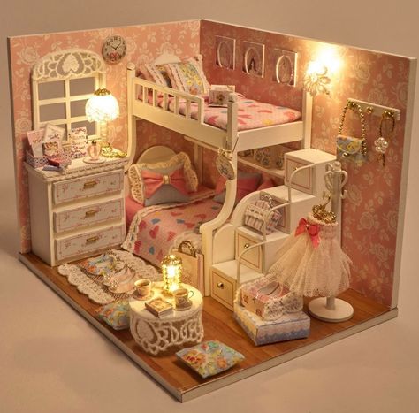 Furniture Led, Wooden Dolls House Furniture, Vans Toddler, Doll House Plans, Mini Doll House, Doll House Crafts, Girls Toys, Dollhouse Miniatures Diy, Dolls House Interiors