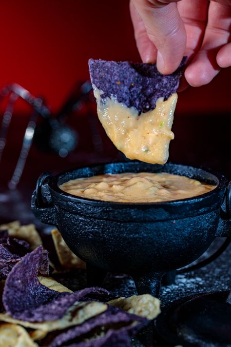 Creamy Cauldron Queso Dip | Southern FATTY Cheese Dip Halloween, Halloween Savory Food For Party, Black Dinner Food, Halloween Queso Dip, Halloween Party Food Ideas Savory, Halloween Hot Appetizers, Halloween Cheese Dip, Gothic Appetizers, Gothic Party Food