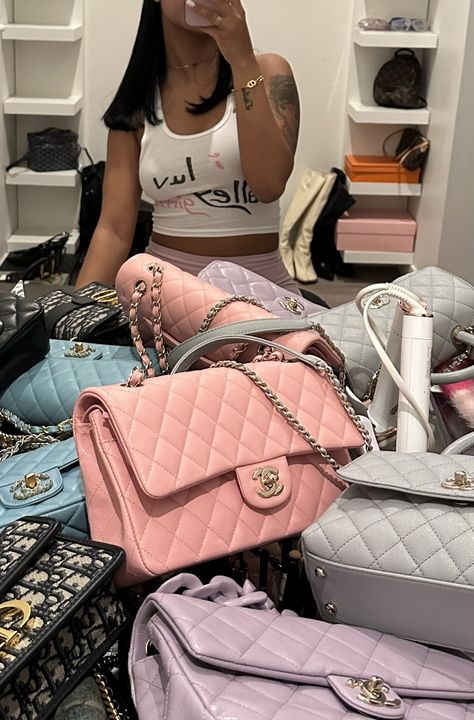 Expensive Bag, Luxury Bags Collection, Handbag Essentials, Girly Bags, Pink Girly Things, Luxury Purses, Future Lifestyle, Girly Accessories, Bags Aesthetic