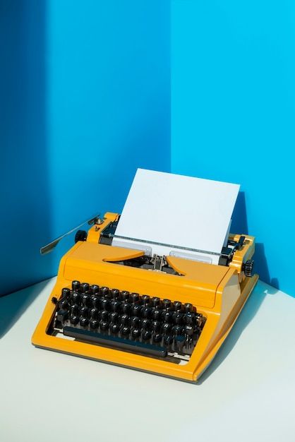 Type Writter Vintage, Typewriter Aesthetic Vintage Typewriters, Type Writer Aesthetic Vintage, Vintage Product Photography, Retro Moodboard, Ideas Are Bulletproof, Typewriter Vintage, Vintage Letters, Retro Typewriter