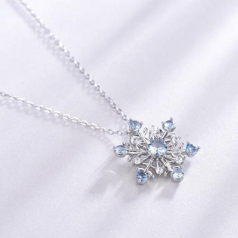 Blue Zircon Jewelry, Blue Silver Jewelry, Light Blue Jewelry, Gold Snowflake Necklace, Snowflake Jewelry, Pretty Jewelry Necklaces, Snowflake Necklace, Snowflake Pendant, Blue Topaz Necklace