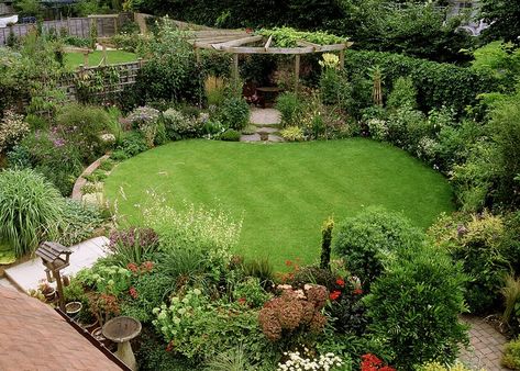 Questions to Help You Find the Ideal Size for Lawn Areas Circular Garden Design, Circular Lawn, Lawn Design, Back Garden Design, Garden Design Layout, Garden Design Ideas, The Secret Garden, Backyard Garden Design, Small Garden Design