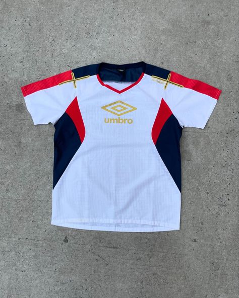 Umbro Rugby jersey made by descente Size:- M Price:- 1200₹ #umbro #rugby #thrift Rugby Jersey, Sports Wear, May 27, Sport Wear, Rugby, Thrift Store, Shirt Design, Shirt Designs, Soccer