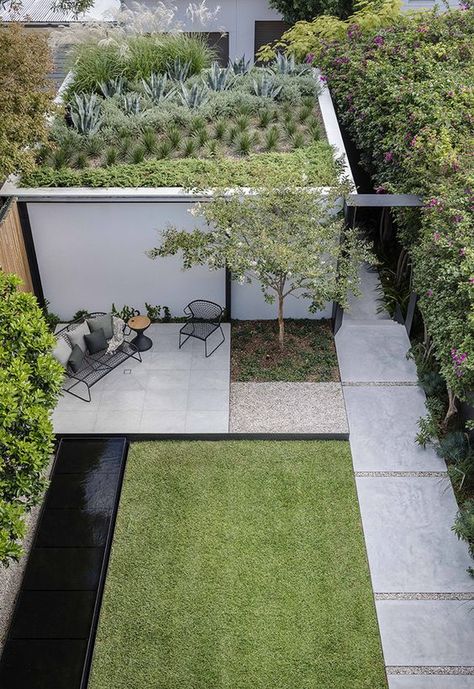 the perfect combination of concrete and green Green Roof Design, Small Backyard Garden Design, Small Backyard Gardens, Mirror House, Modern Garden Design, Secret Gardens, Garden Architecture, Contemporary Garden, Backyard Garden Design