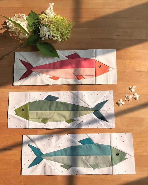 Astrid Bordush | Apples & Beavers | Just some beautiful morning light on a bunch of happy sardines. 🥰 Which one is your favourite? Thanks for all your support throughout my… | Instagram Fish Quilts, Fish Pillow, Fish Quilt, Fabric Fish, Foundation Paper Piecing Patterns, Scrap Fabric Crafts, Quilt Sewing Patterns, Animal Quilts, Scrap Fabric